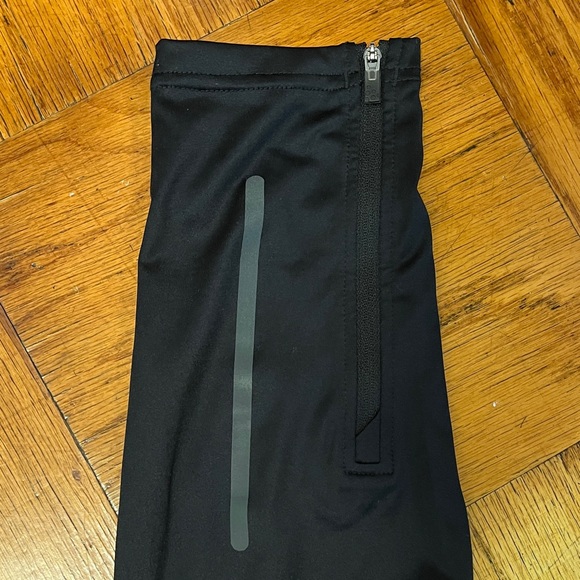Black Athletic Leggings with Pocket - Picture 7 of 8